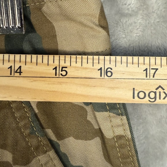 Levis Mens Carrier Cargo Shorts Size 30 Black Green Camo Print 100% Cotton - Picture 3 of 9